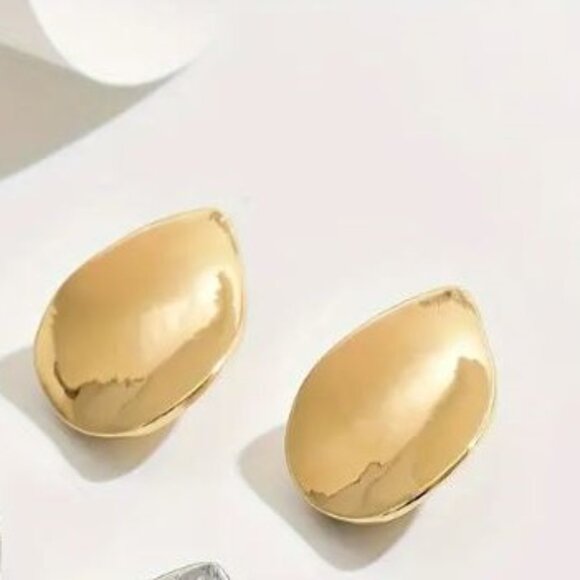 NEW Seana Minimalist Pale Matte Gold Curved Earrings - Picture 3 of 3